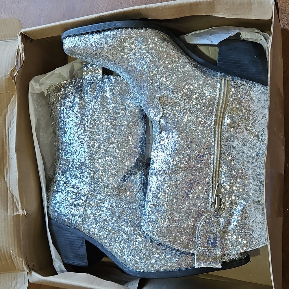 Old Cutler Shimmering Glitter Silver Ankle Boots